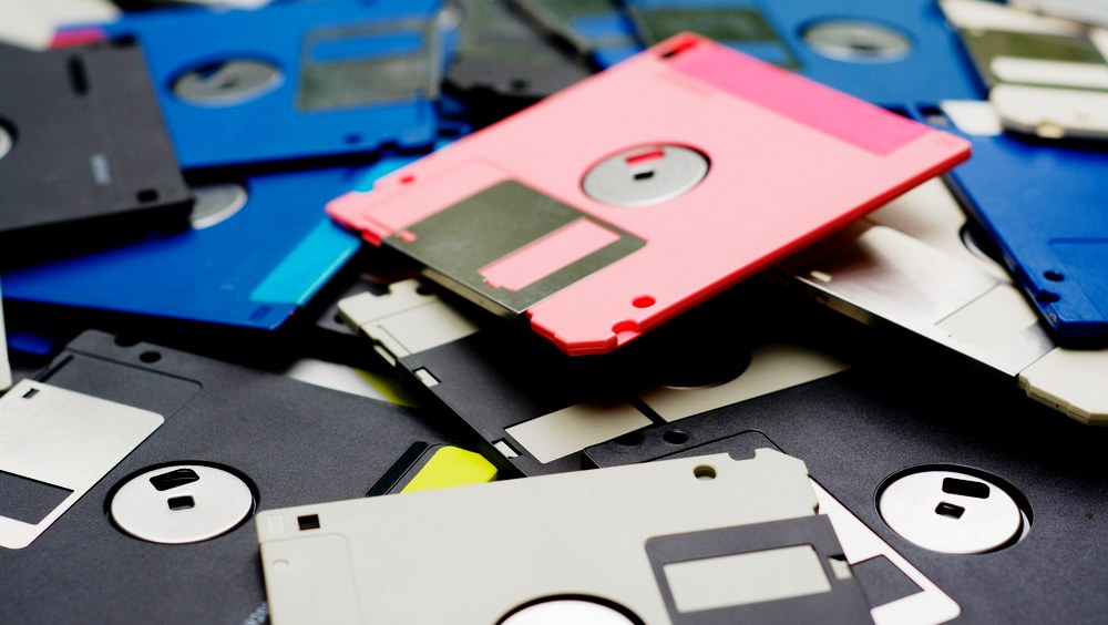 Япония начала отказываться от использования дискет