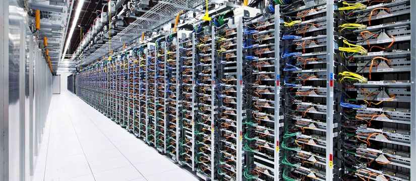 Конфликт между Google и российским законодательством обостряется после решения Арбитражного суда, постановившего взыскать с американской корпорации 10 млрд рублей в пользу её российской дочерней компании ООО «Гугл» Google рискует потерять серверы в России из-за неуплаты 10 миллиардов рублей
